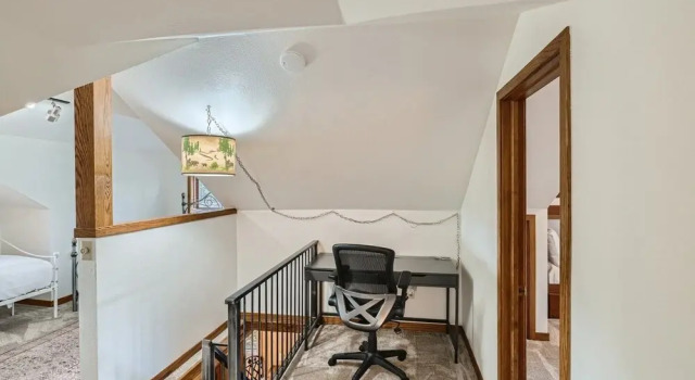 Cozy Colorado Log Cabin, Забронировать Отель Отели Диллон с парковкой, рядом с D'Vine Wine, Парковка