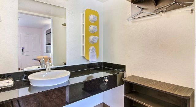 Двухместный номер Deluxe Hotel B5 -Watsonville
