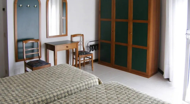 Apartment in Garda Near Shopping, Prenota Appartamento Hotel a Veneto con piscina, Piscina