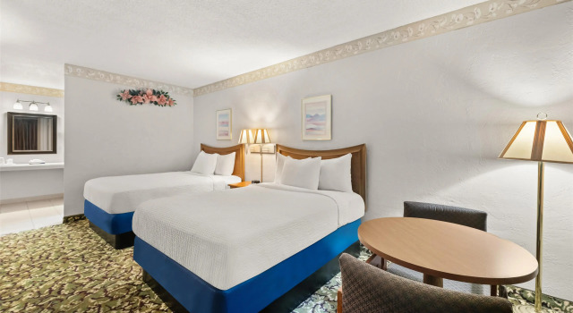Четырёхместный номер Standard Americas Best Value Inn by Sonesta