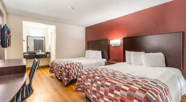 Четырёхместный номер Deluxe Red Roof Inn Phoenix- Midtown
