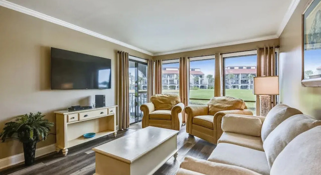 Вилла c 1 комнатой с балконом и с видом на поле для гольфа Edgewater by Book That Condo