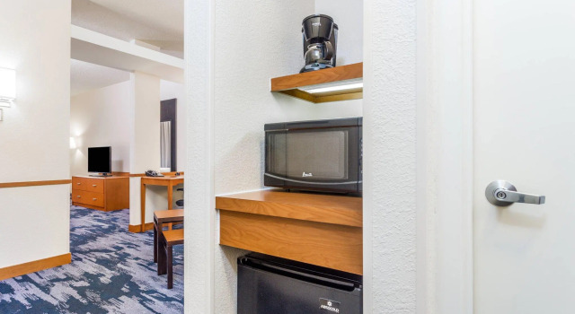 Двухместный полулюкс Fairfield Inn and Suites by Marriott Madison East