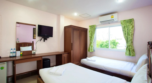 Baan Sutra Guesthouse, Забронировать Отель Недорогие отели острова Пхукета, недорого