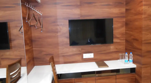 Hotel Radana Vashi Navimumbai, Забронировать Отель Отели штата Махараштры 3 звезды, 3*