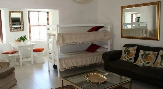 Palm and Pebbles self catering cottages Paternoster, Book Lejlighed Hoteller i Vredenburg med pool, Swimmingpool
