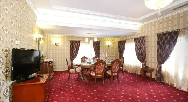 Hotel Restaurant La Castel, Rezervasyon Otel Iasi Romanya