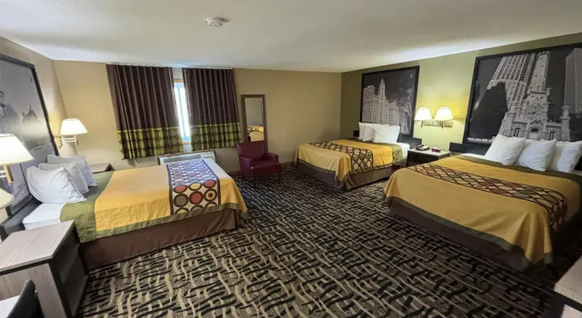 Трёхместный люкс Super 8 by Wyndham McLean/Bloomington SW