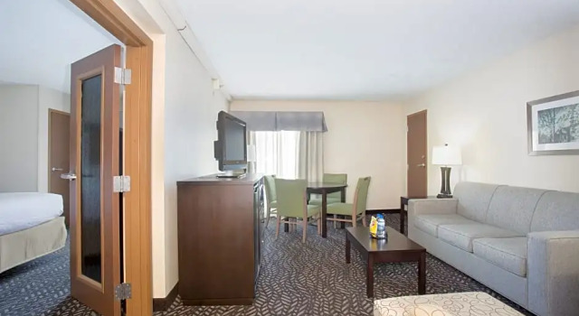 Двухместный люкс c 1 комнатой Wyndham Grand Executive Center Little Rock Airport