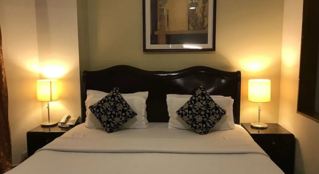 Claremont KNY Hotel, Забронировать Отель Отели Нью-Дели с парковкой, Парковка