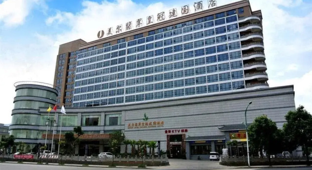 Mer Jade Crown Jianguo Hotel, Book Hotel Hoteller i Baoshan med pool, Swimmingpool