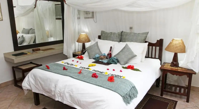 Полулюкс Mnarani Beach Club