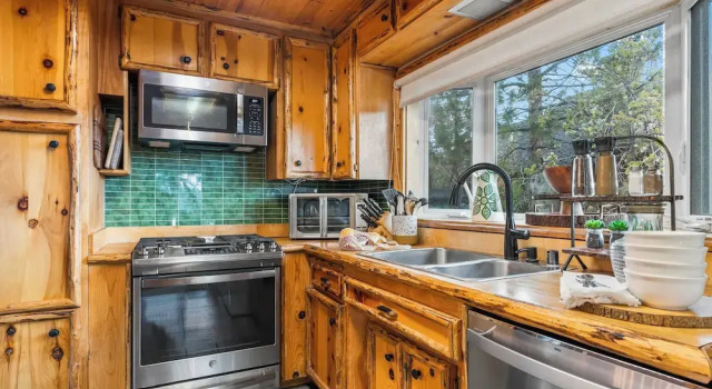 Scenic North Shore Stay w/ Games, Near Snow Summit Lakeview Lodge by Avantstay