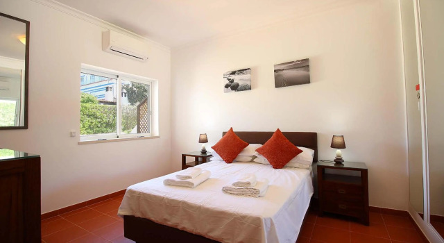 Townhouse Mia Panoramic views Communal Pool, Забронировать Отель Карвоэйру Барловенто, рядом с Praia do Vale Covo