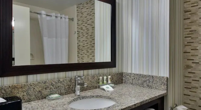 Люкс Deluxe Country Inn & Suites Williamsburg