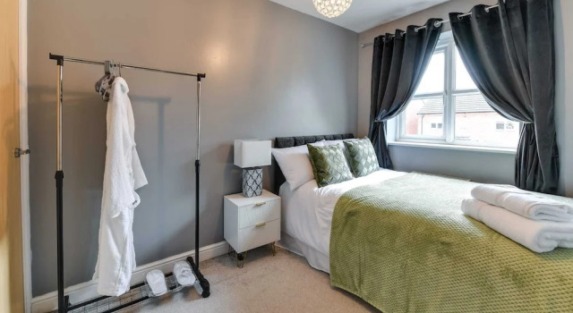 Charming 2-bed House in Middleton Manchester, Забронировать Отель Отели Англии 3 звезды, 3*