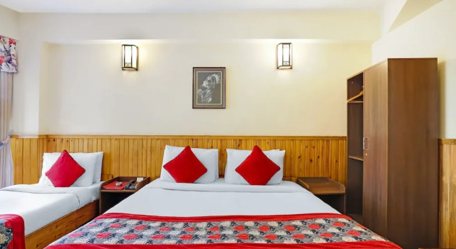 Premium Dreier Zimmer mit Balkon Summit Newa Regency