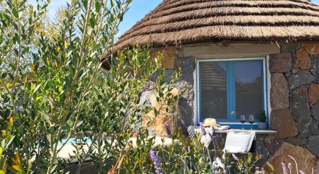 Бунгало Is Cheas wine farm boutique hotel