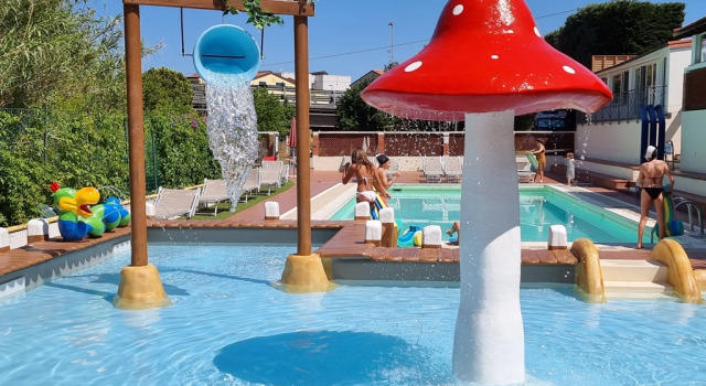 Camping dei Fiori, Buchen Sie Campingplatz Camping & Glamping in Palmenriviera, Campingplatz