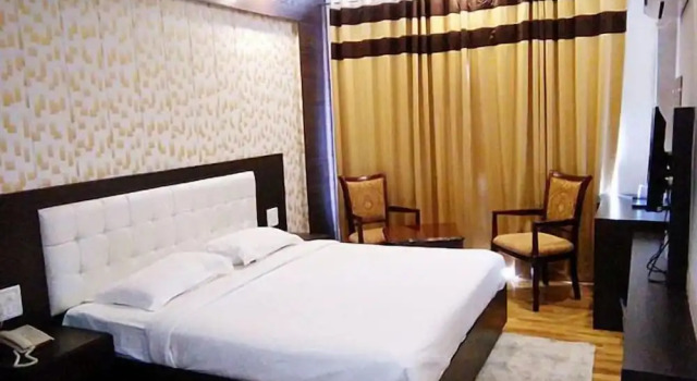 Люкс с балконом Paradise Ganga - A River Side Hotel