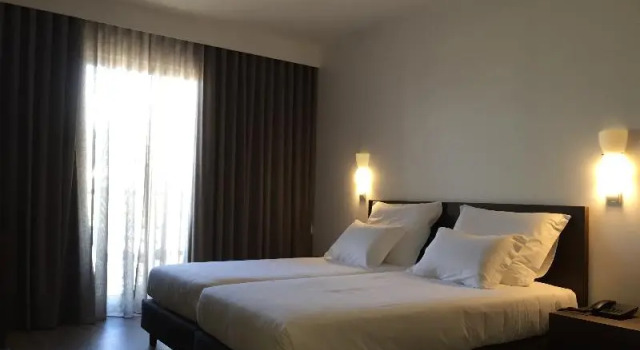Трёхместный номер Standard с балконом и с красивым видом из окна Hotel Euro Moniz