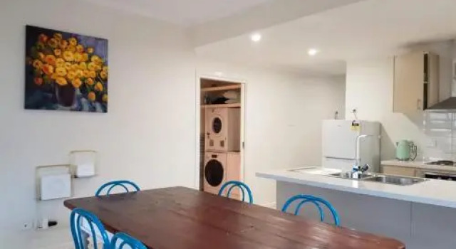 Homely Getaways - Eighth Street Mildura, Book Hotel Mildura 