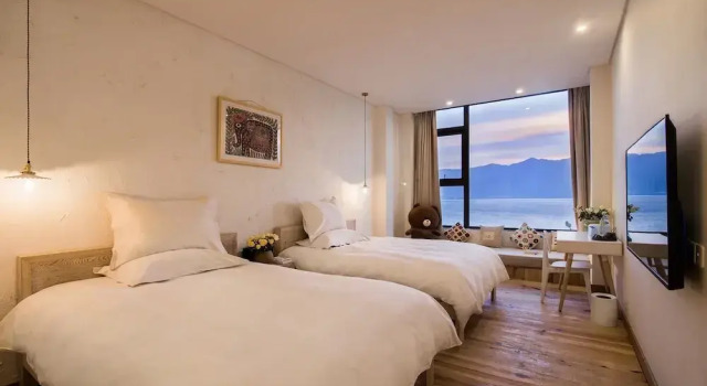 Двухместный номер Standard с видом на озеро 大理远山青Stone Hill悬崖海景民宿 Dali Verdant Whisper-Stone Hill Seaview Inn
