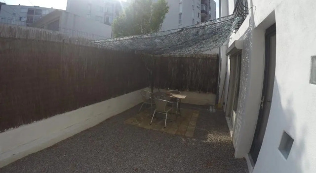 Апартаменты Grand studio de 38m2 et cour indépendante de 25m2 dont wifi et Netflix