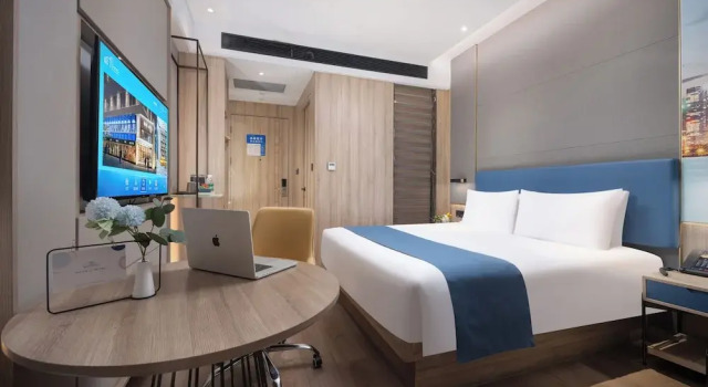 Номер Comfort Naive S Hotel