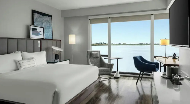 Номер Deluxe The CURRENT Hotel, Autograph Collection