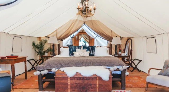Тент с балконом Collective Hill Country Retreat