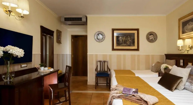 Трёхместный номер Standard Hotel Des Artistes Roma