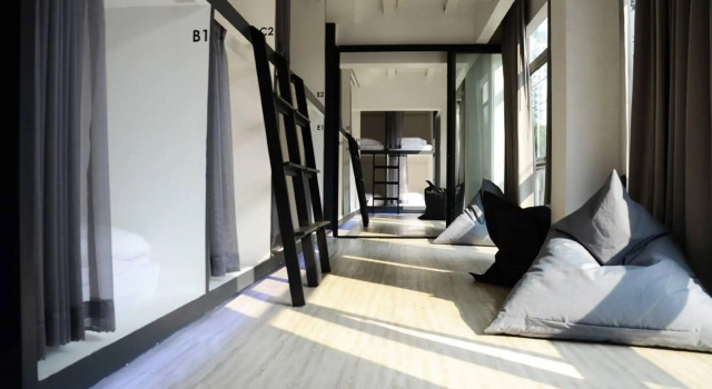 3Howw Hostel @ Sukhumvit 21, Забронировать Хостел Хостелы Бангкока, рядом с Торговый комплекс Эмпориум, Хостел