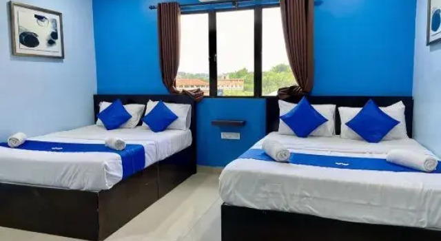 Четырёхместный семейный люкс Royals Star Hotel