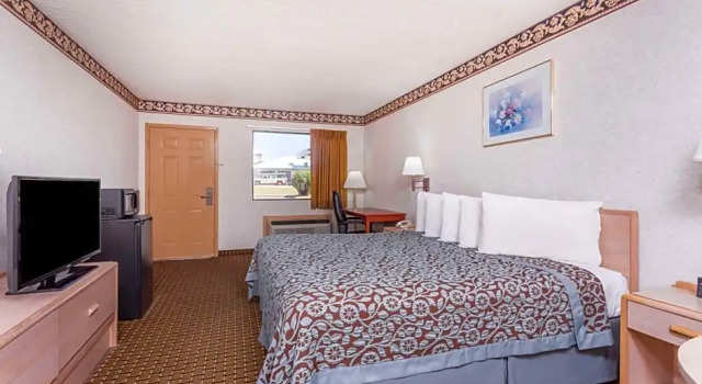 Номер Standard Days Inn by Wyndham Byron