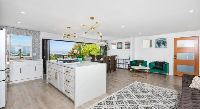 The California III - Stunning Mission Hills Duplex, Забронировать Дом для отпуска Коттеджи Сан-Диего, рядом с Casa de Estudillo, Коттедж