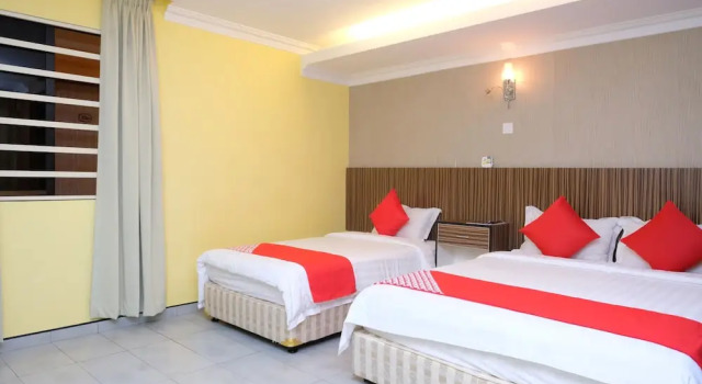 OYO 653 Green World Hotel