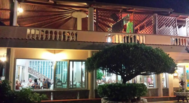 Ciccio, Book Hotel Brivadi 