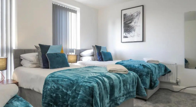 Tudors eSuites 5 Bed House, Varaa Hotelli Birmingham West Midlands