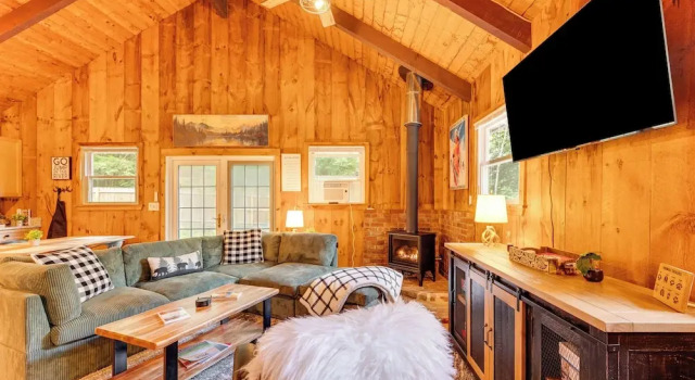 Коттедж 2 Mi to Conway: Cozy Cabin w/ Grill & Yard!