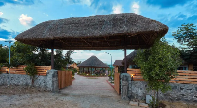 Bodhi Woods Resort, Varaa Lomakeskus Hotellit Tamil Nadu uima-altaalla, Uima-allas