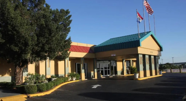 Cruise Port Inn, Varaa Hotelli Hotellit Space Coast pysäköinnillä, Pysäköinti