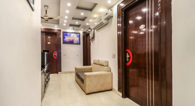 Capital O 69915 Golden Petal, Забронировать Отель Отели Нью-Дели с парковкой, Парковка