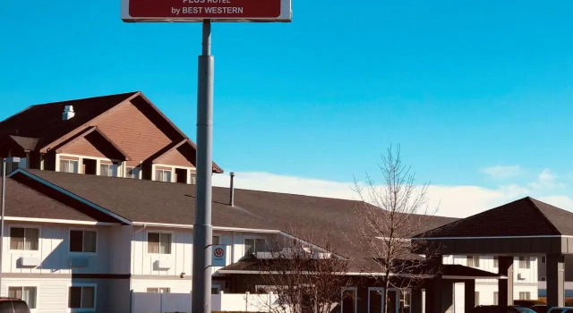 Howard Johnson Express Inn - Post Falls, Book Hotel Post Falls Idaho