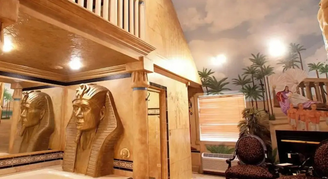 Люкс Black Swan Inn Luxurious Theme Rooms