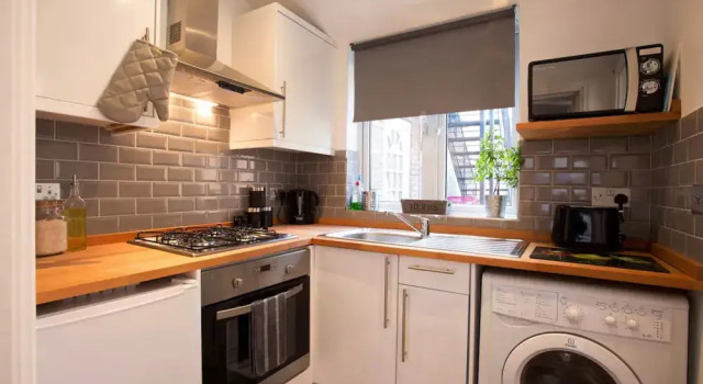 Hastings House - Modern 2 Bedroom House in Central Luton & Near Airport, Забронировать Отель Бизнес-отели Англии, 4* 5*