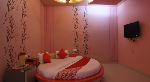 OYO 24838 Hotel Neelam, Забронировать Отель Отели штата Махараштры 3 звезды, 3*
