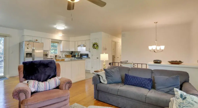 Kiamesha Lake Home w/ Deck: 4 Mi to Resorts World!, Prenota Casa vacanze Lake Huntington Stato di New York