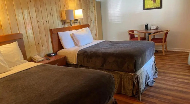 Двухместный номер Standard с балконом Zoders Inn and Suites