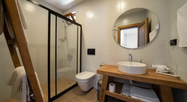 Трёхместный семейный номер Standard с балконом Zümrüt Çıralı Boutique Hotel